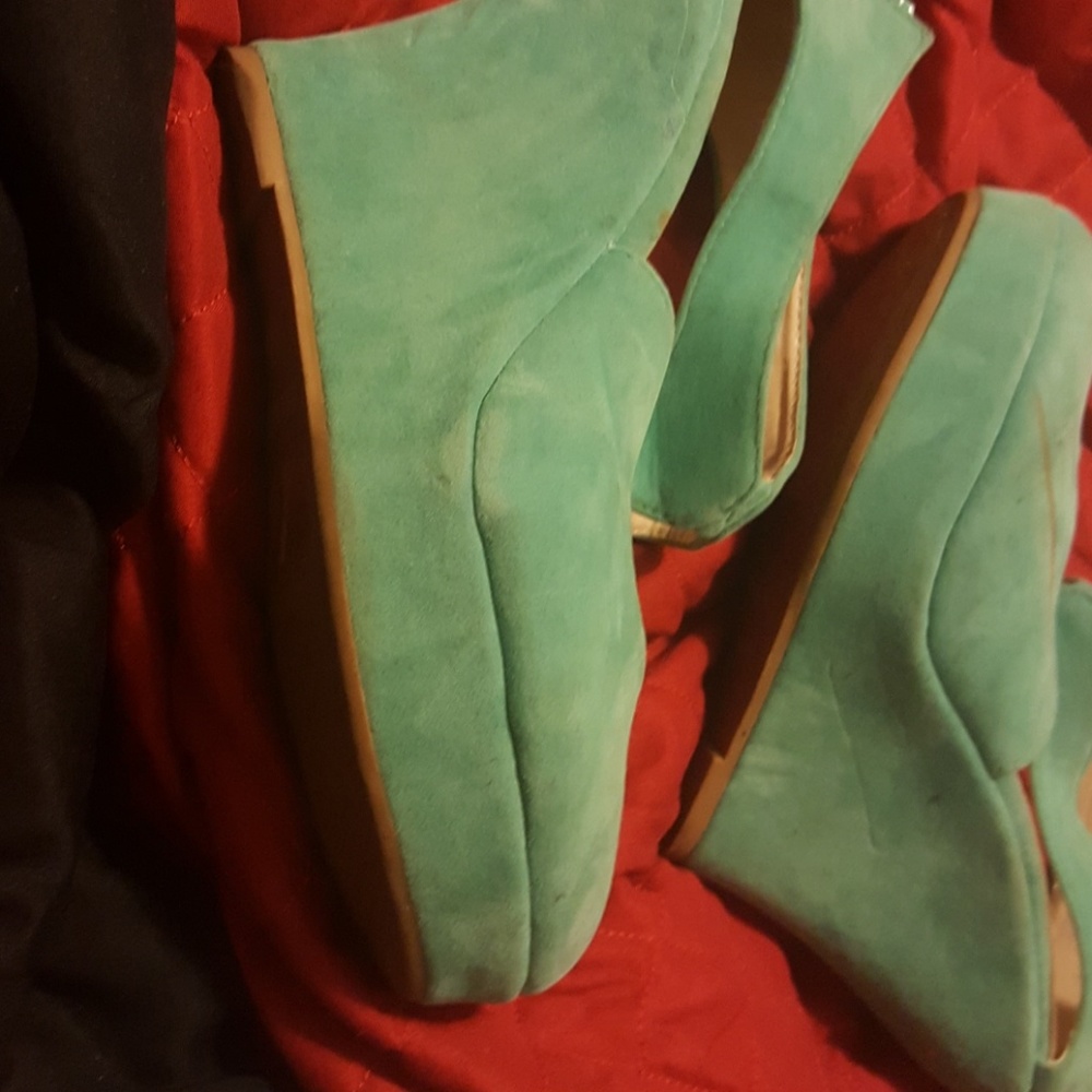 Shoes - Picture 2 of 2